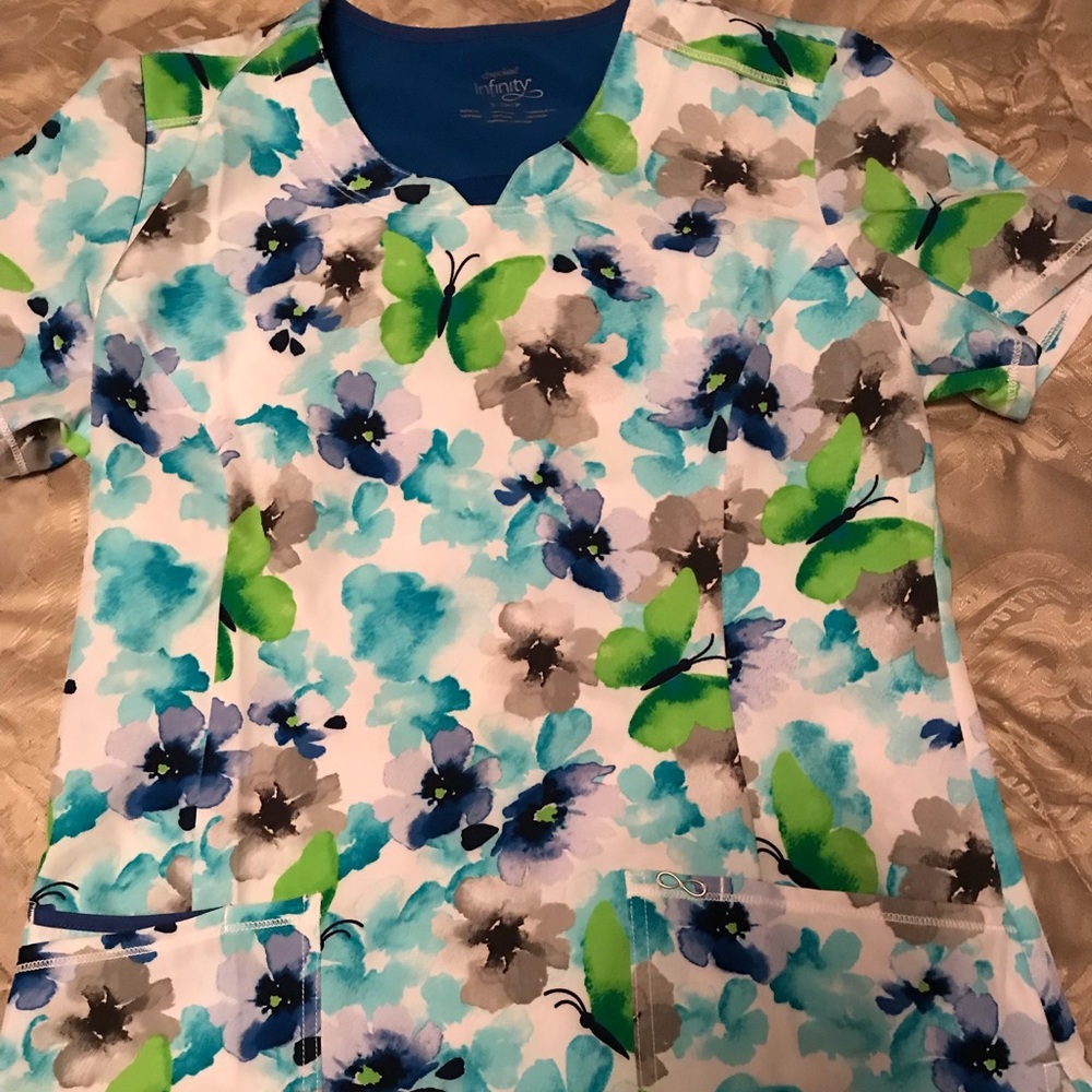 Infinite scrub top